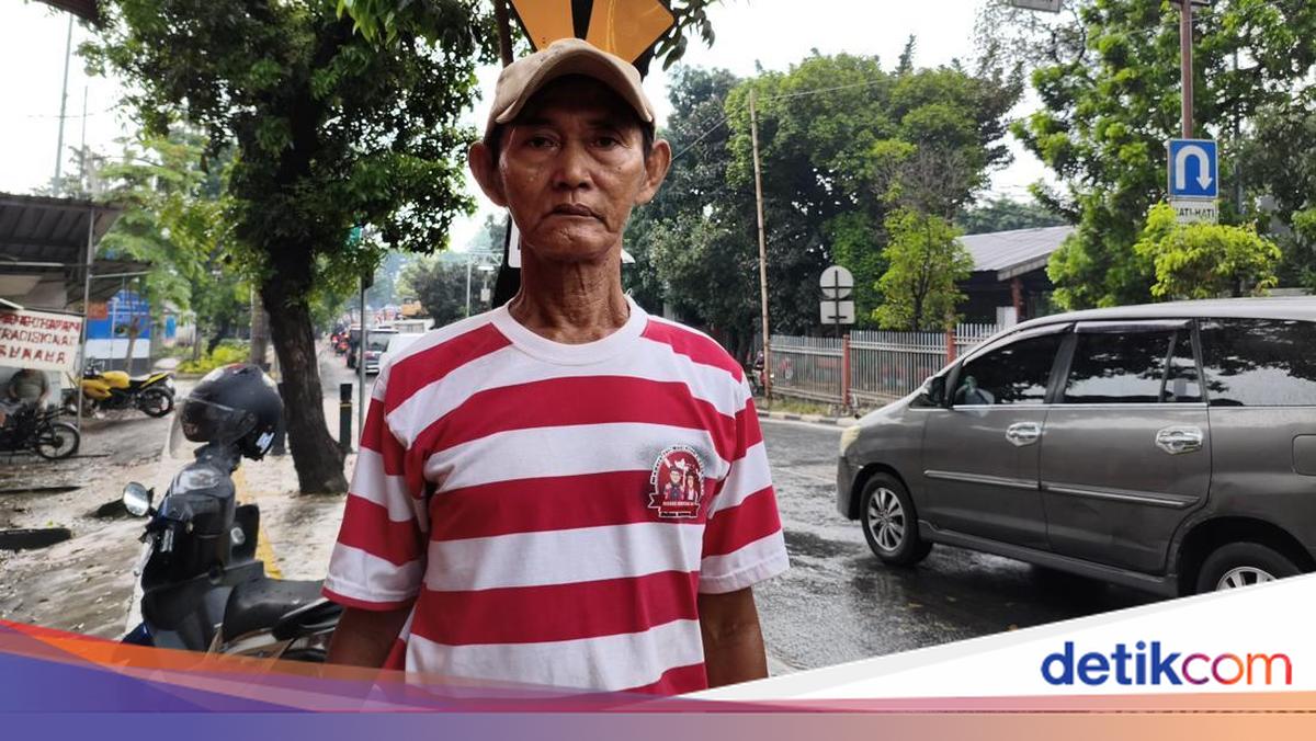 How Grandfather Subari Takes Care of Pythons Named ‘Petir’ for 13 Years