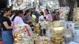 Jamshedpur News: Market buzzes with customers on Dhanteras, business worth Rs 660 crore – jamshedpur dhanteras sales 660 crore business boost