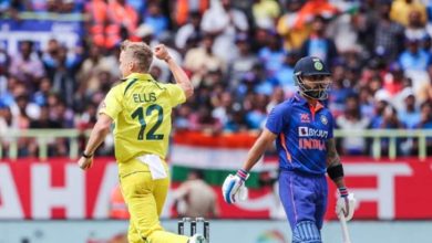 Virat Kohli bowled: Kohli failed in practice, bowled local bowler.