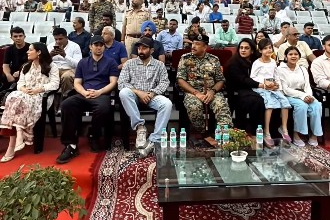 Sunny Deol spent time with BSF soldiers at Attari border along with his family.