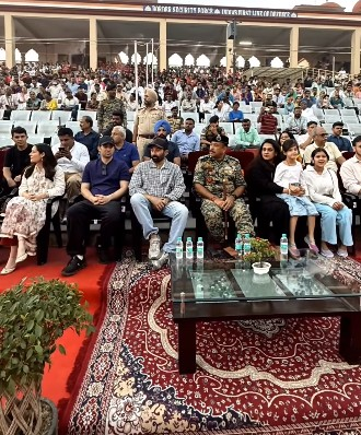 Sunny Deol spent time with BSF soldiers at Attari border along with his family.