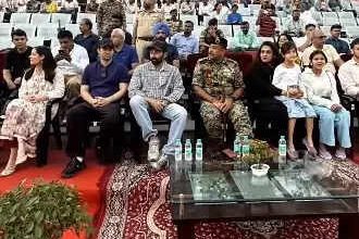 Sunny Deol spent time with BSF soldiers at Attari border along with his family.