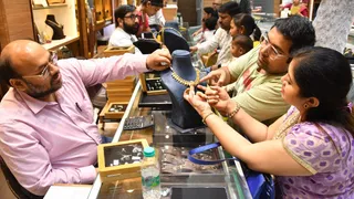 Dhanteras in Ghaziabad, there was a rain of money in the market, cut in GST rate got the benefit on vehicle purchase – Ghaziabad Dhanteras sales boom GST cut boosts vehicle purchases