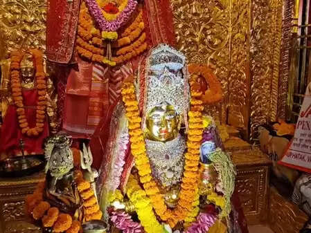 On the occasion of Dhanteras, a crowd of devotees gathered in the temple of Mother Annapurna received blessings from the mother.