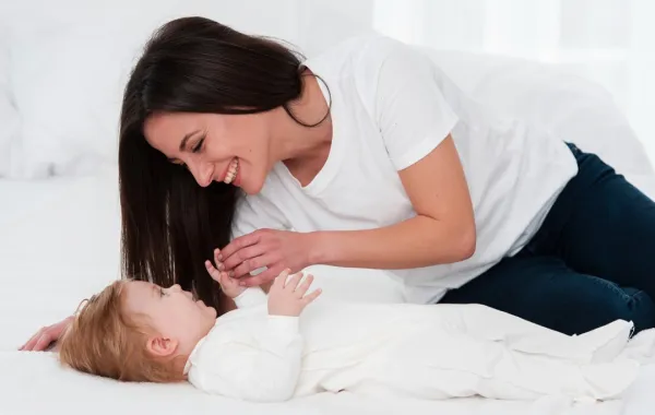 أهم 10 نصائح حول الأطفال الرضع: دليل للأمهات الجدد
