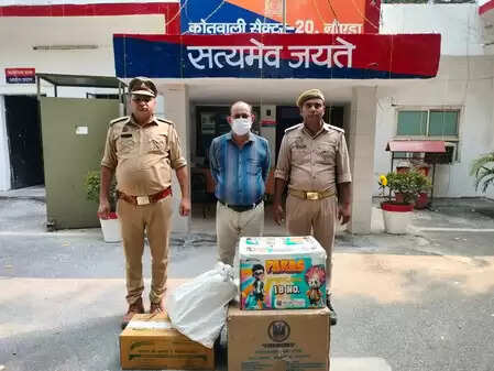 Noida Police seized 43 kg of illegal fireworks, one accused was arrested