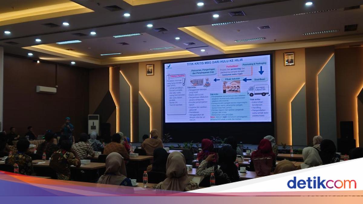 To avoid MBG poisoning, BGN provides training to kitchen volunteers in Cilegon