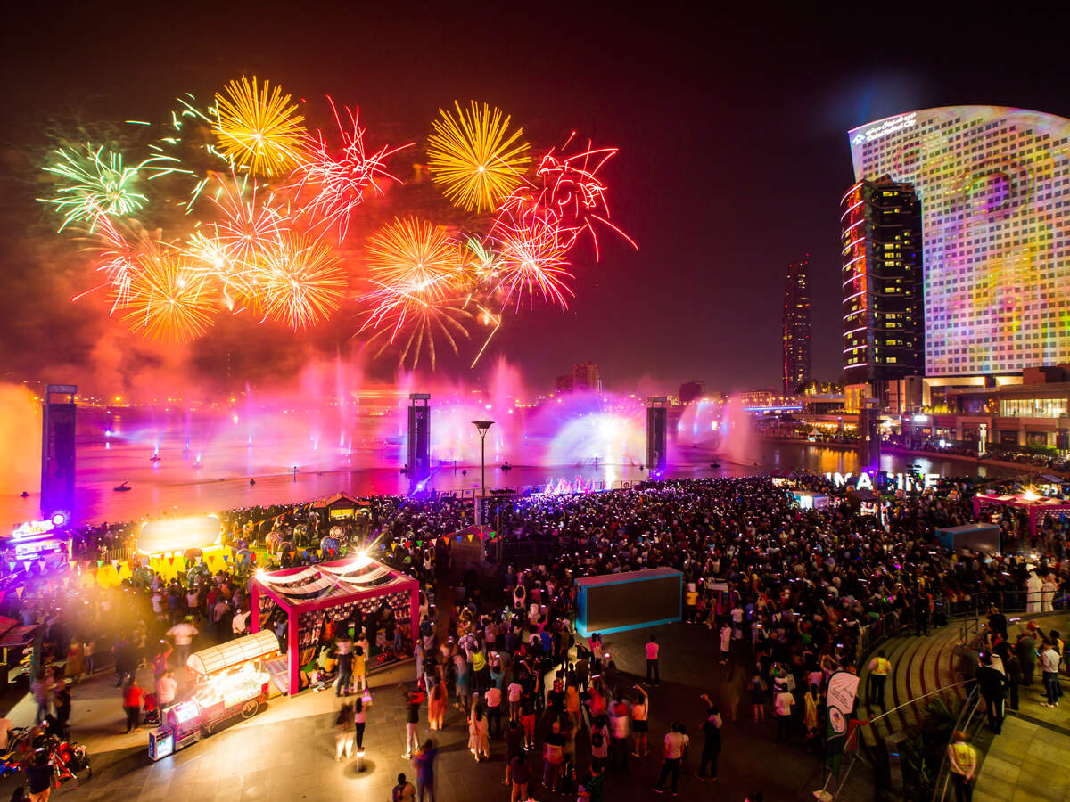 Colors of Indian festivals visible on the streets of Dubai! The entire city was bathed in the lights of Diwali, watch viral video here