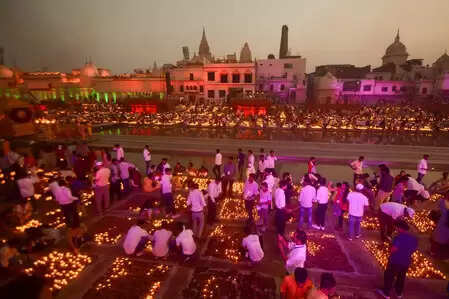 Enthusiasm of foreign guests at Ayodhya Deepotsav, slogans of ‘Jai Shri Ram’ raised