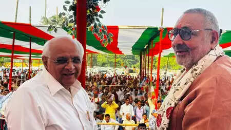 Gujarat Chief Minister is campaigning in Bihar and appeals to voters to vote in favor of NDA