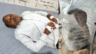 Snake charmer brings snake to Deoria medical college after bite