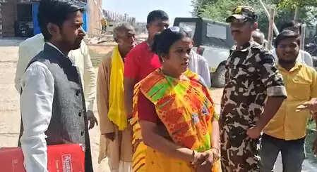 Bihar Elections: Jan Suraj candidate Geeta Pasi files nomination of Mohania, makes serious allegations against BJP