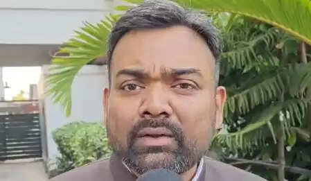 Bihar: BJP spokesperson Guru Prakash mocks the Grand Alliance and accuses it of nepotism
