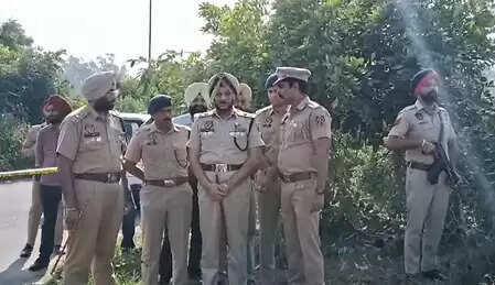 Encounter between police and robbers in Amritsar, crook injured by bullet