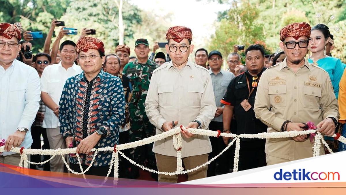Minister of Culture Fadli Zon inaugurates the Tiger Cave Site Museum in Ogan Komering Ulu