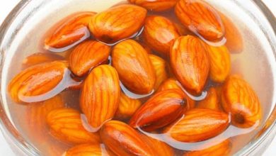 Is it right or wrong to eat soaked almonds in cold weather?