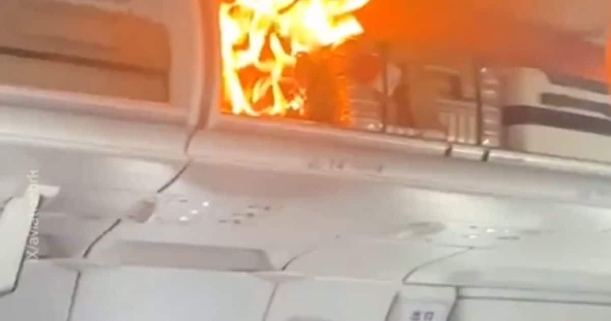 Power bank caught fire at an altitude of 10,000 meters, flames rose from the bag kept in the plane, scary video
