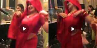 Bhabhi’s dance in red saree rocked social media, even you won’t be able to take your eyes off after watching the viral video.