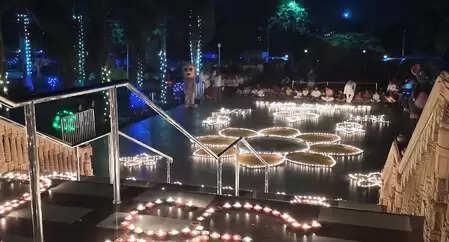 Dhule: BAPS Swaminarayan Temple lit up with 3 thousand lamps, amazing scene captured in drone camera
