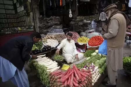 Inflation breaks records in Pakistan, people angry at government