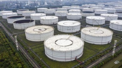 Oil prices fall amid signs of easing of trade tensions
