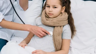 10 إشارات صامتة تستدعي زيارة طفلك للطبيب ولا علاقة لها بالحرارة