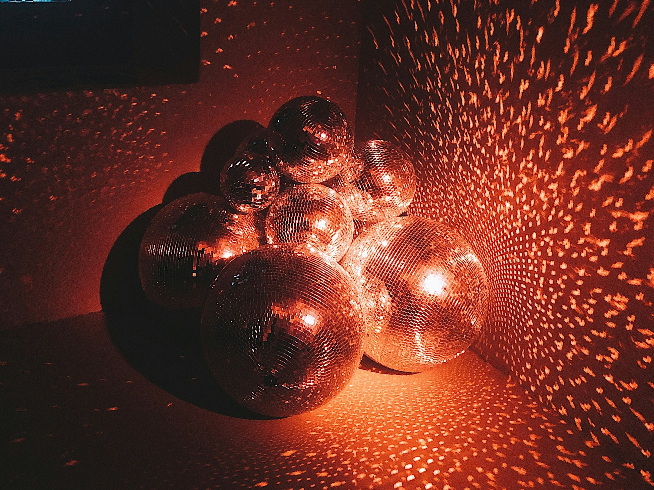 Enjoy the house party to the fullest this Diwali!