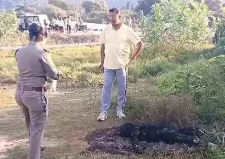 Burnt body of a woman found on the side of the highway in Haridwar could not be identified
