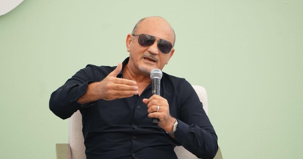 شريف عرفة يثير الجدل في مهرجان الجونة بعد حديثه عن الراحل أحمد زكي إنه “لم يكن أب عظيم”