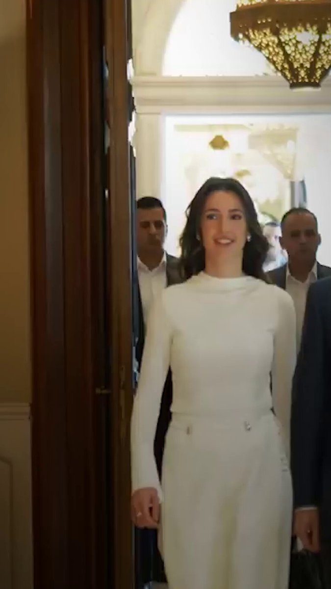 “هذا أمر مدهش”.. الأميرة رجوة تُظهر إعجابها بسحر العمارة البريطانية خلال زيارتها الرسمية لقلعة…