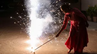 Crackers, lamps and sweets, the country celebrates the festival of lights Diwali with enthusiasm – Diwali Celebrations India celebrates the festival of lights with joy