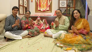 CM Rekha Gupta celebrates Diwali with family at Chief Minister’s residence, wishes residents of Delhi – CM Rekha Gupta celebrates Diwali with family greets residents of Delhi