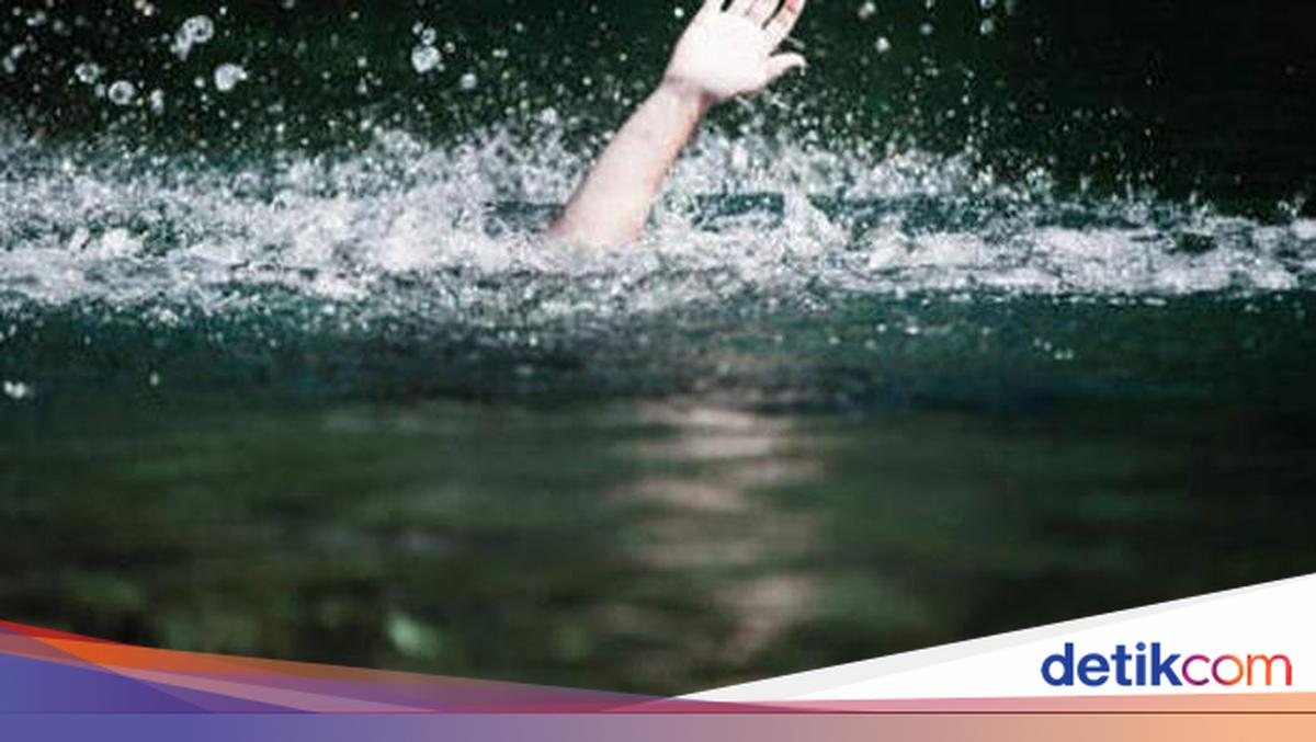 ODGJ man recklessly jumps into sea in Seribu Islands, police help with evacuation