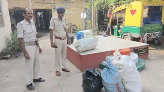 Major police action in Munger, police seize 275 liters of illegal liquor on Diwali – Munger police seize 275 liters of illegal liquor on Diwali