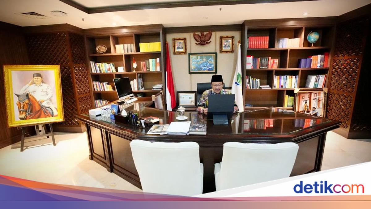 Minister of Social Affairs invites regional governments to oversee the distribution of additional social assistance of IDR 30 trillion