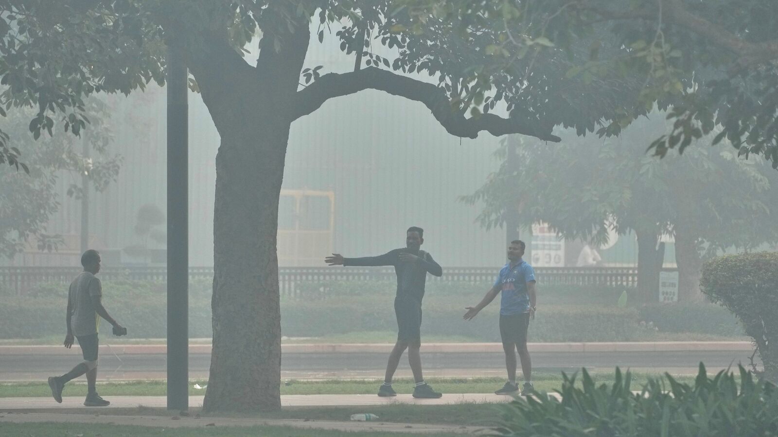 Delhi-NCR chokes after Diwali: Dwarka, Mundka among top 10 places with worst AQI, breathe polluted air in capital