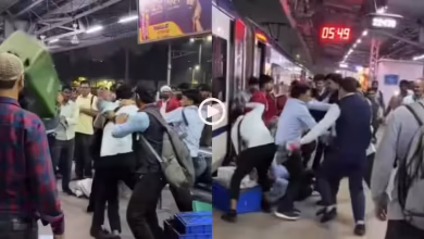Held the phone, steered the scooter with one hand, slipped and fell, avoided being crushed, watch video