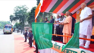 This gift was sent from UP to the farmers of Punjab, CM Yogi flagged off the vehicles – yogi adityanath sends wheat seeds to flood affected Punjab farmers
