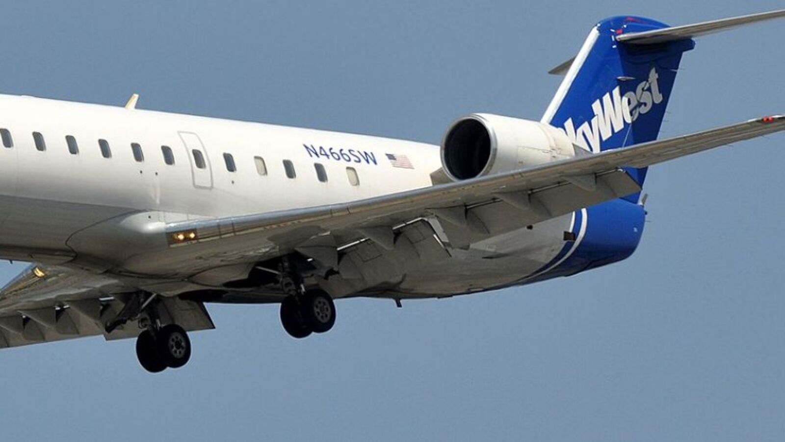SkyWest Omaha–LA flight makes emergency landing after pilots mistake communication error for cabin malfunction