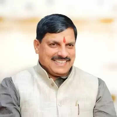 Madhya Pradesh Chief Minister gives ‘Diwali gifts’ to underprivileged girls in Bhopal