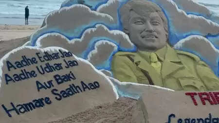 Odisha: Sudarshan Patnaik paid tribute to comedy emperor Asrani through sand art in Puri.