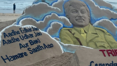 Odisha: Sudarshan Patnaik paid tribute to comedy emperor Asrani through sand art in Puri.