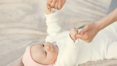 6 أنشطة صباحية لمولودك تساعده على التطور الحركي في شهوره الستة الأولى