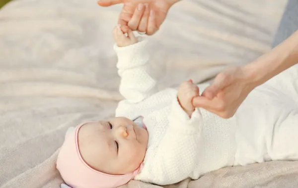 6 أنشطة صباحية لمولودك تساعده على التطور الحركي في شهوره الستة الأولى