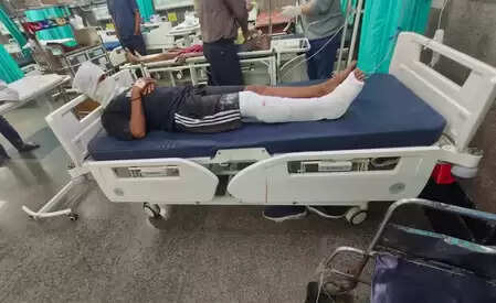 Delhi: Encounter between police and miscreants, one criminal arrested, police inspector injured
