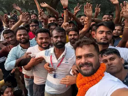 Before the Bihar assembly elections Khesari Lal Yadav got support from the youth, the singer was happy.