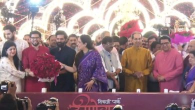 Uddhav and Raj Thackeray were seen together again, both the families were seen together on stage.