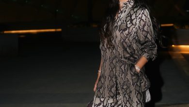شرطة الموضة: نادين نسيب نجيم بإطلالة جلد الأفعى في ختام أسبوع الموضة بالرياض سعرها 120 ألف جنيه