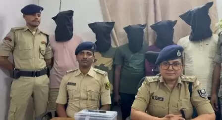 Bihar: Police crack down on cyber thugs in Nawada, 5 criminals arrested, mobile phone and vehicle seized