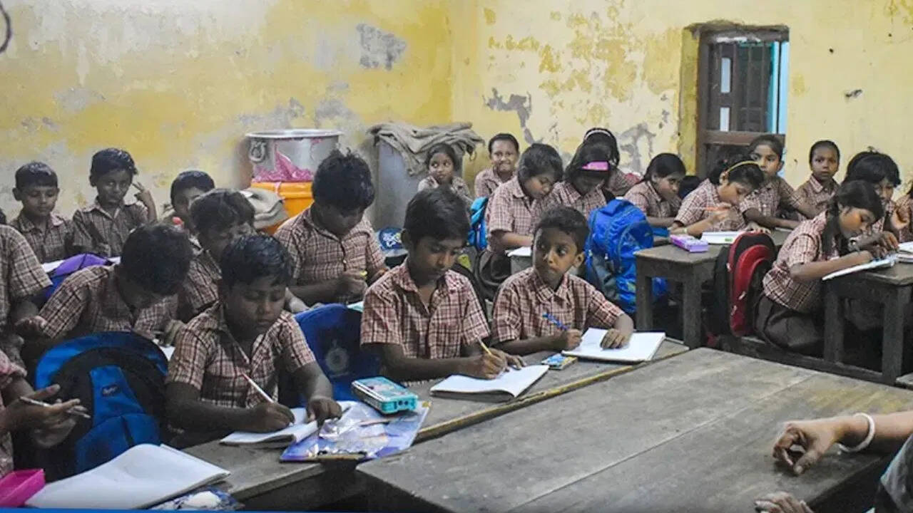 More than 1200 schools are running without recognition in UP, Education Department has instructed to close them.